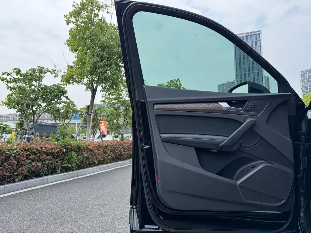 Audi Q5L — фото 7