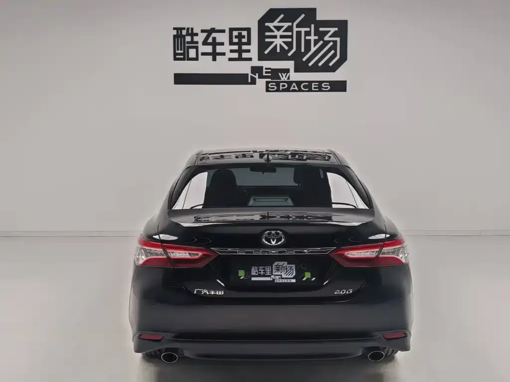Toyota Camry — фото 10