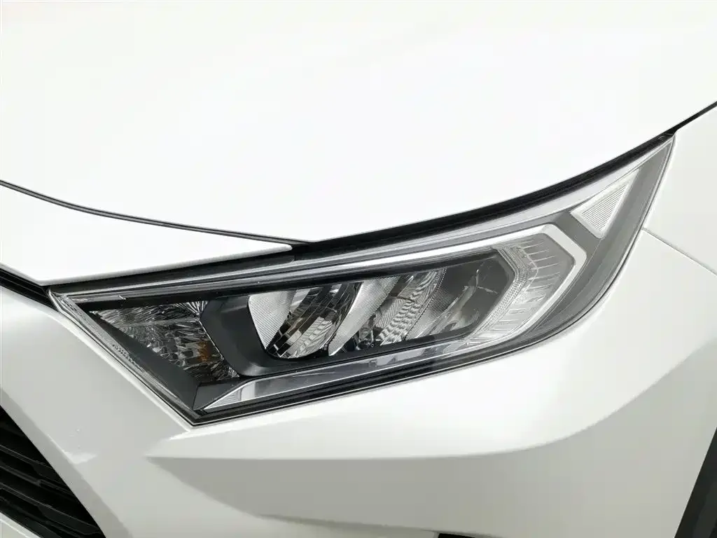Toyota RAV4 2023 из CN, фото 2