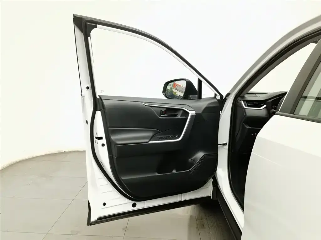 Toyota RAV4 2023 из CN, фото 3
