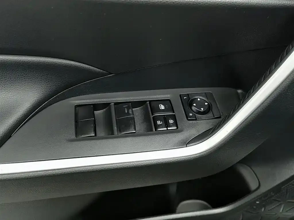 Toyota RAV4 2023 из CN, фото 8