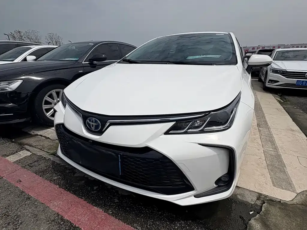Toyota Corolla — фото 1
