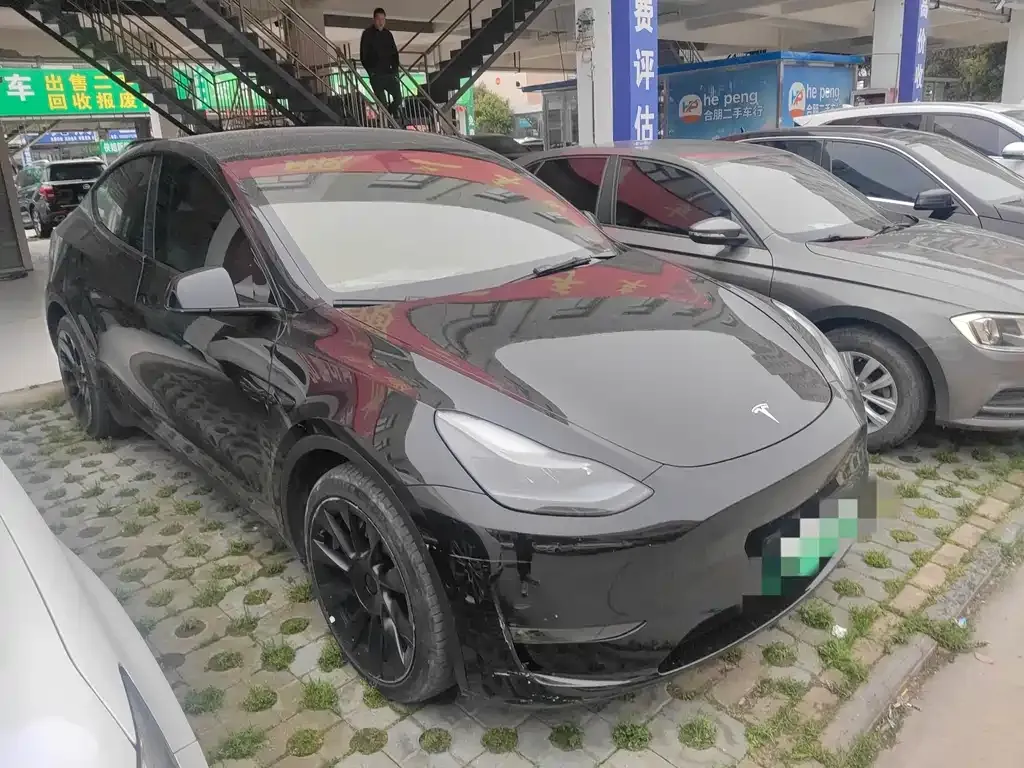 Tesla Model Y — фото 9