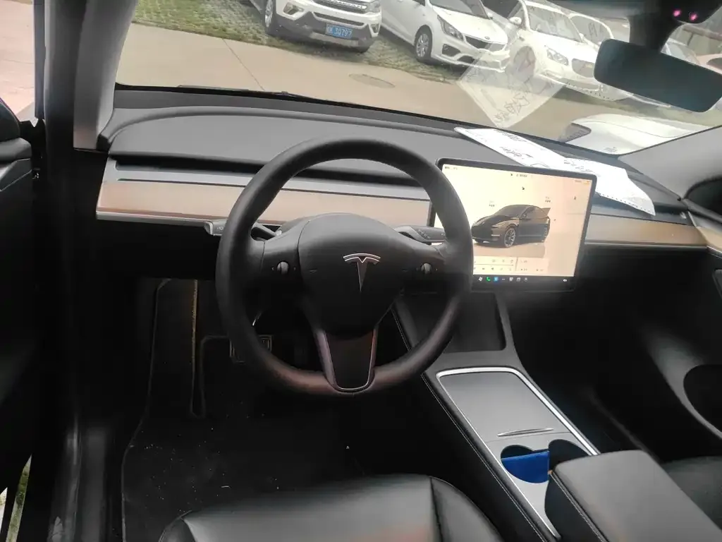 Tesla Model Y — фото 4