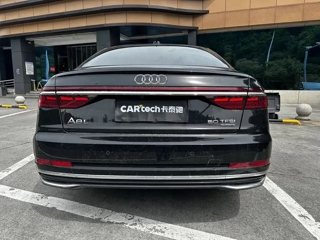 Audi A8 — фото 7