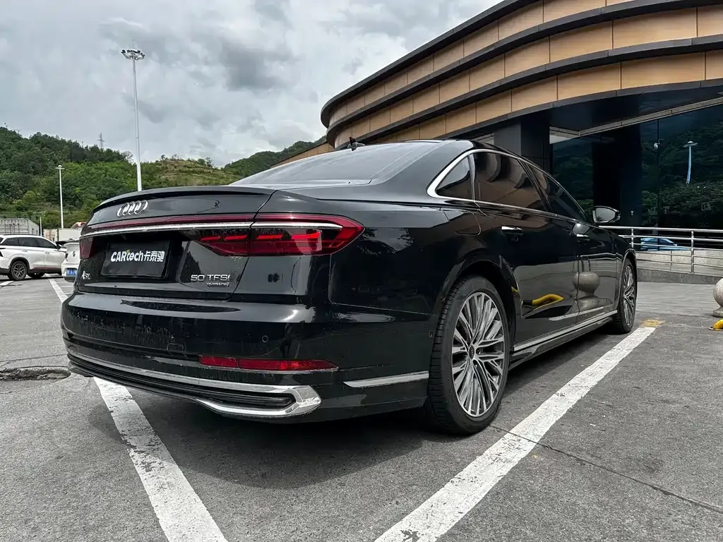 Audi A8 — фото 4