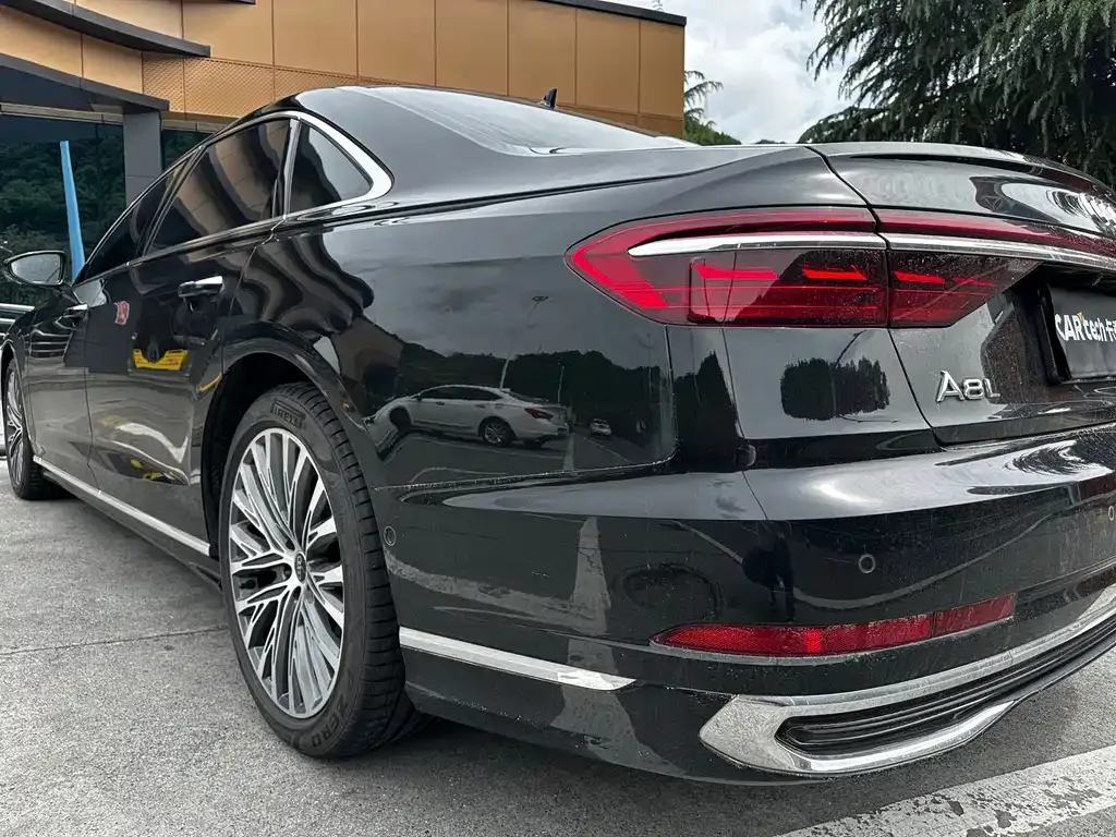 Audi A8 — фото 10