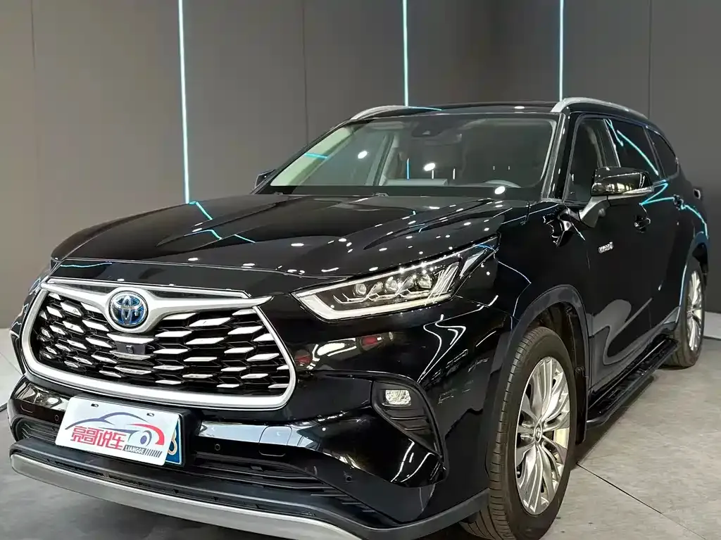 Toyota Highlander — фото 1
