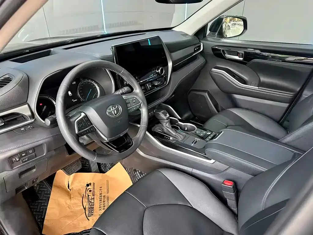 Toyota Highlander — фото 10