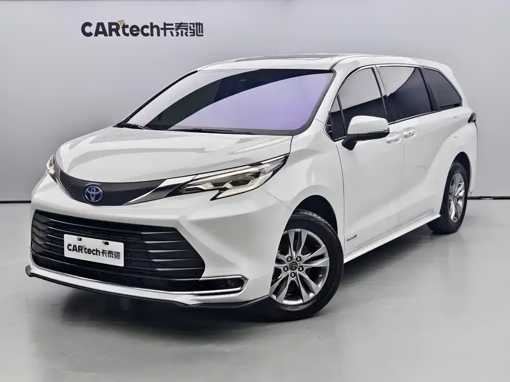 Toyota Sienna — фото 1