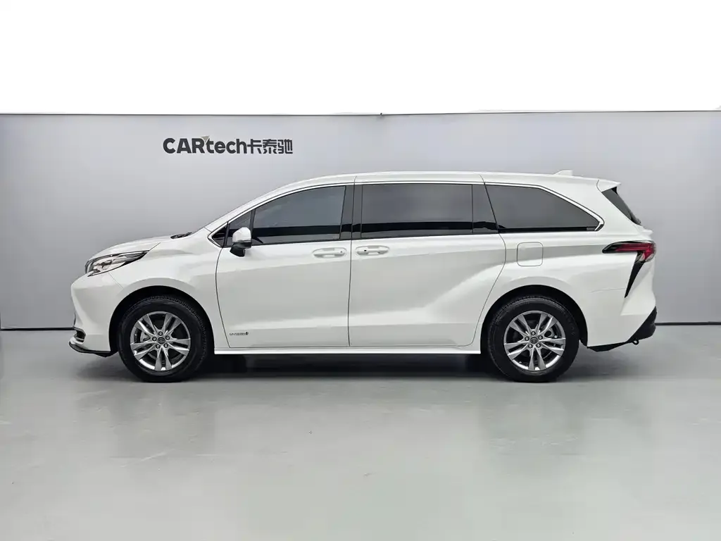 Toyota Sienna — фото 3
