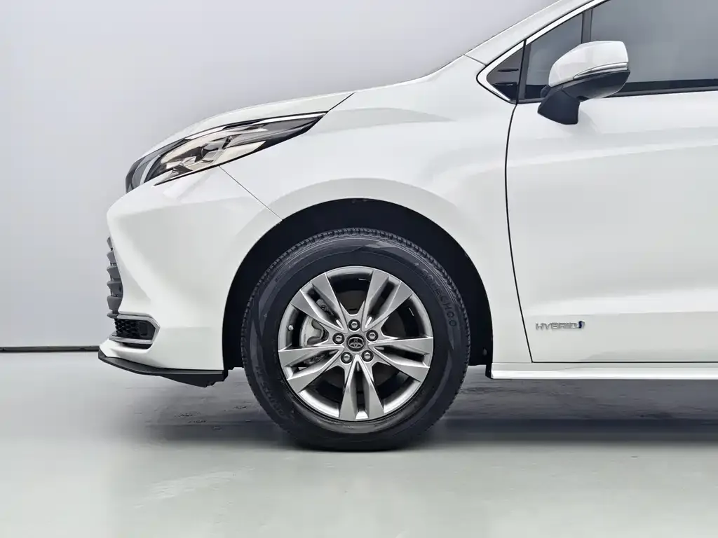 Toyota Sienna — фото 4