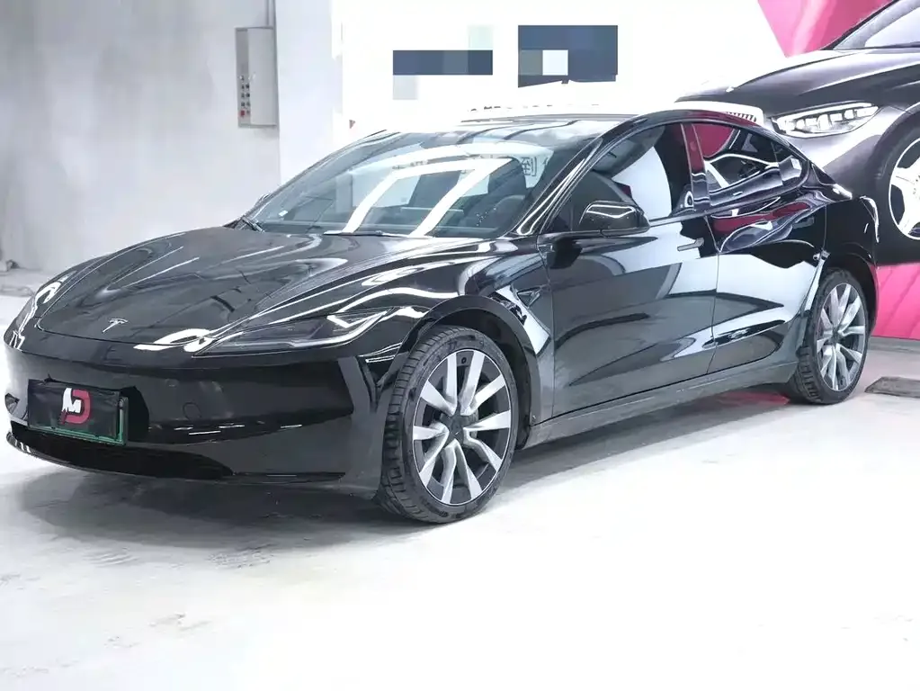 Tesla Model 3 — фото 1