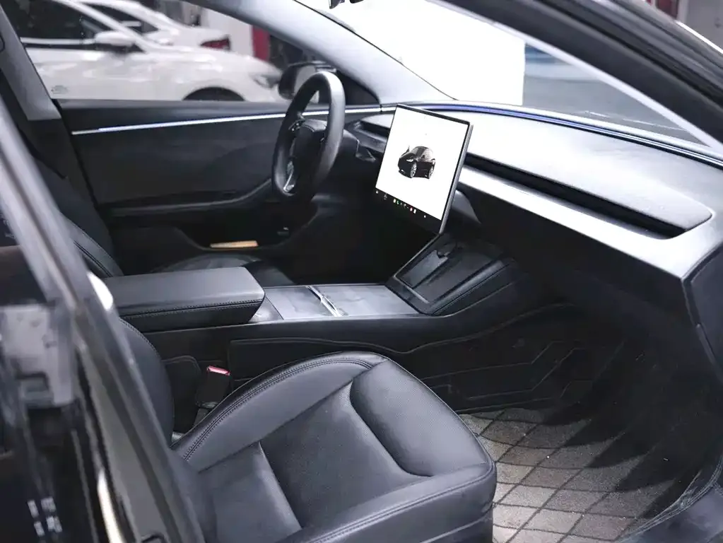 Tesla Model 3 — фото 4