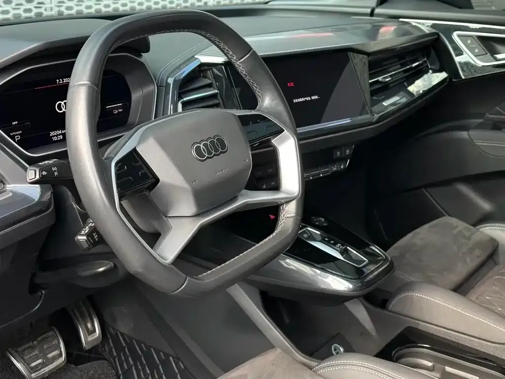 Audi Q4 e-tron — фото 3