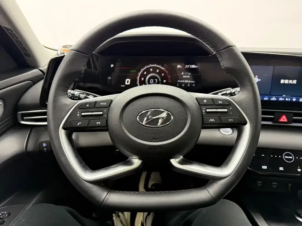 Hyundai Elantra — фото 5