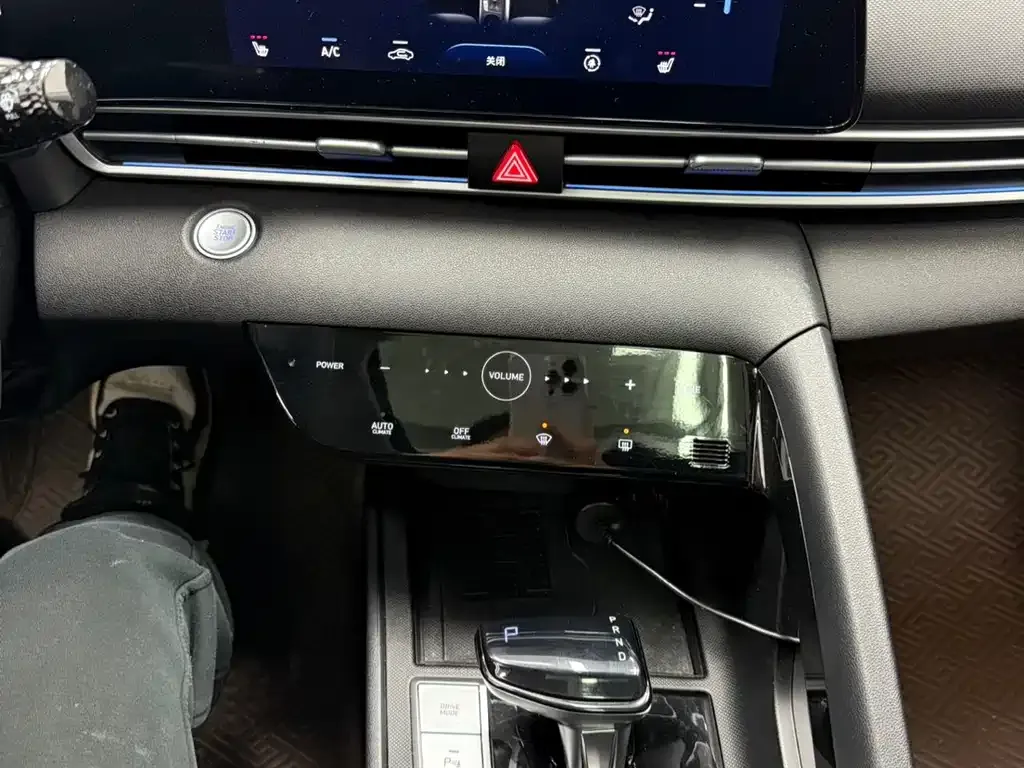 Hyundai Elantra — фото 10