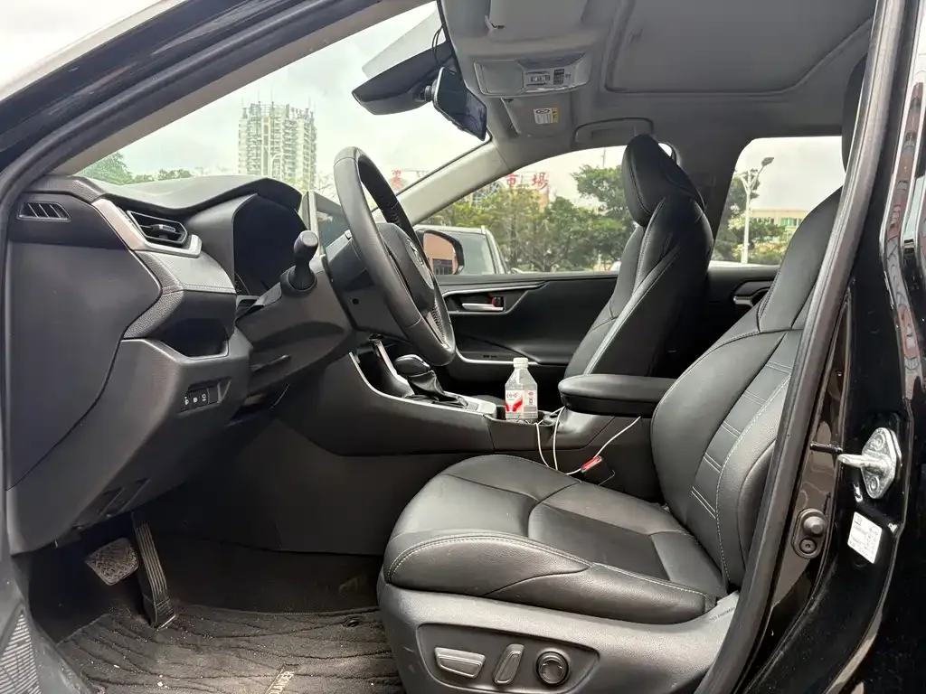 Toyota Wildlander 2023 из CN, фото 3