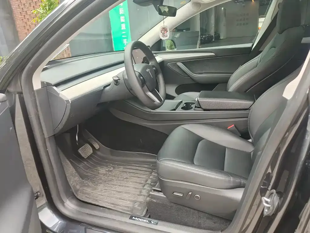 Tesla Model Y — фото 4