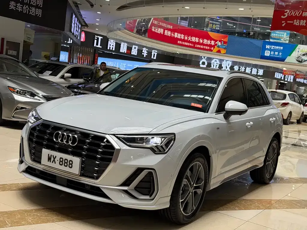Audi Q3 — фото 1