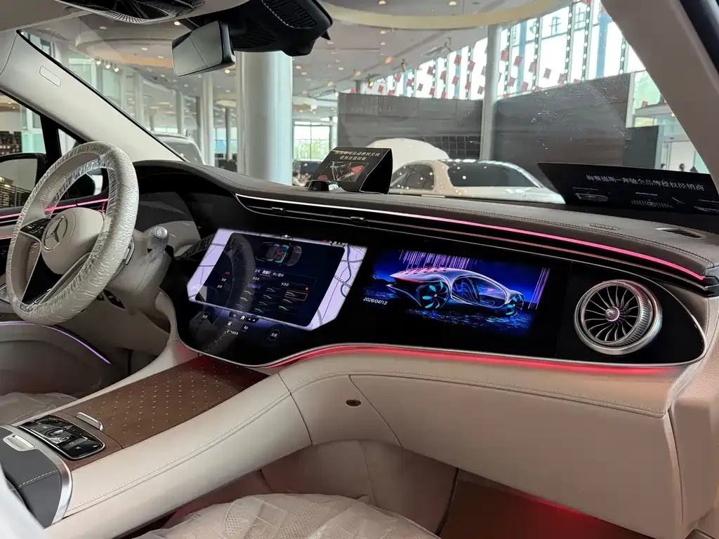 Mercedes-Benz EQS SUV — фото 3