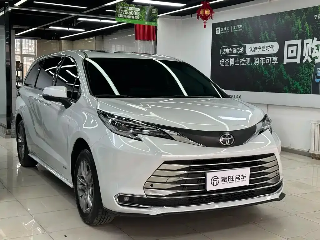 Toyota Sienna 2024 из CN, фото 2