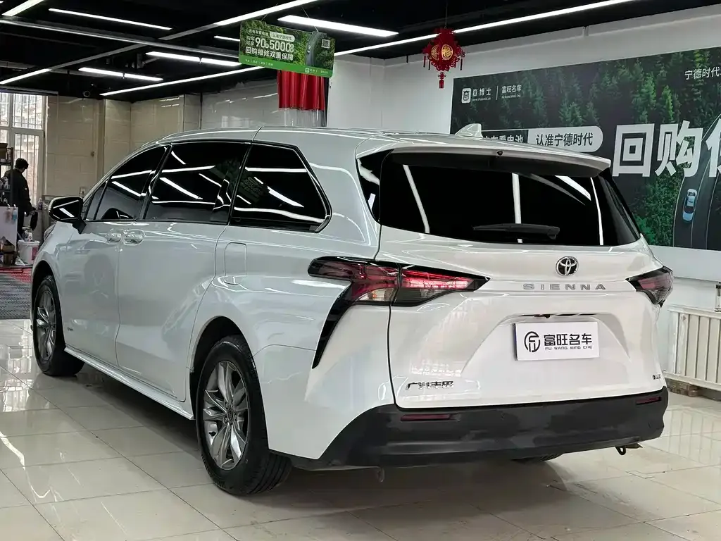 Toyota Sienna 2024 из CN, фото 4