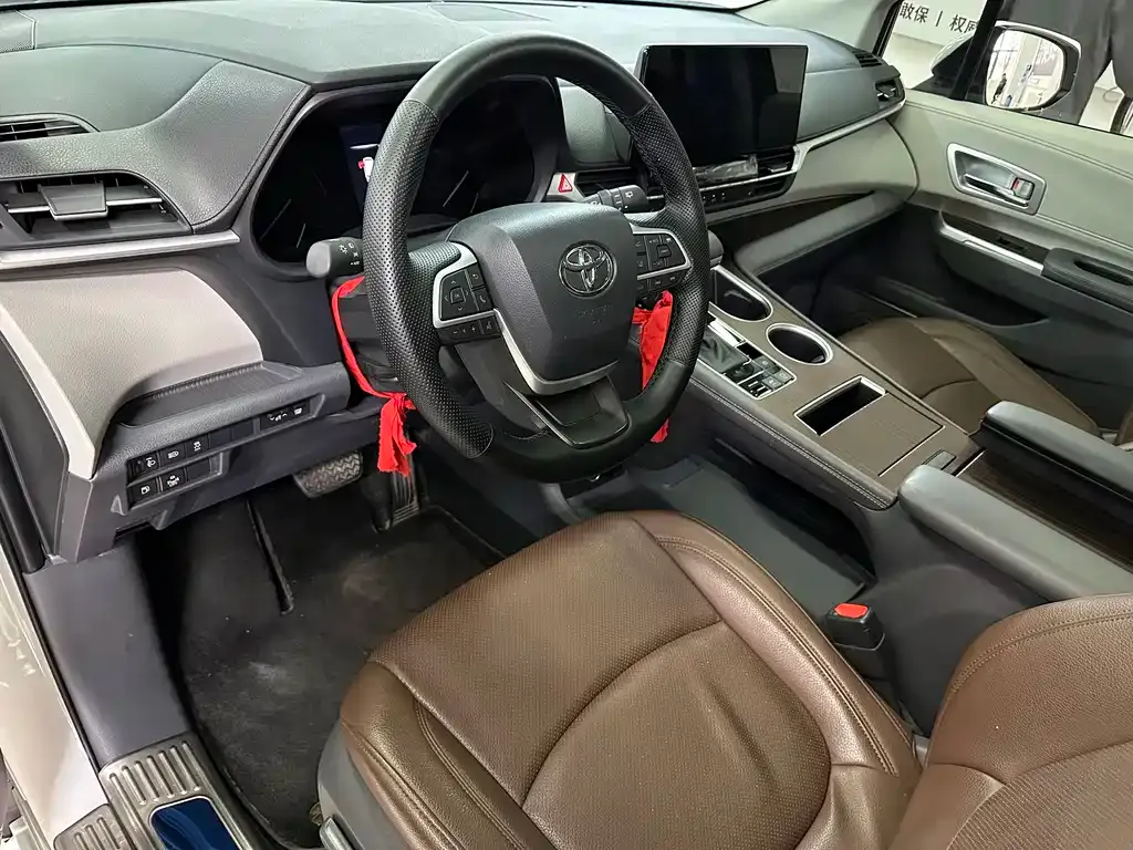 Toyota Sienna 2024 из CN, фото 10
