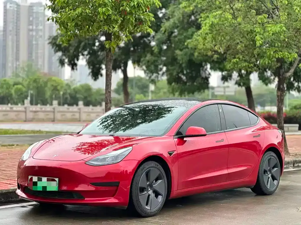 Tesla Model 3 — фото 1