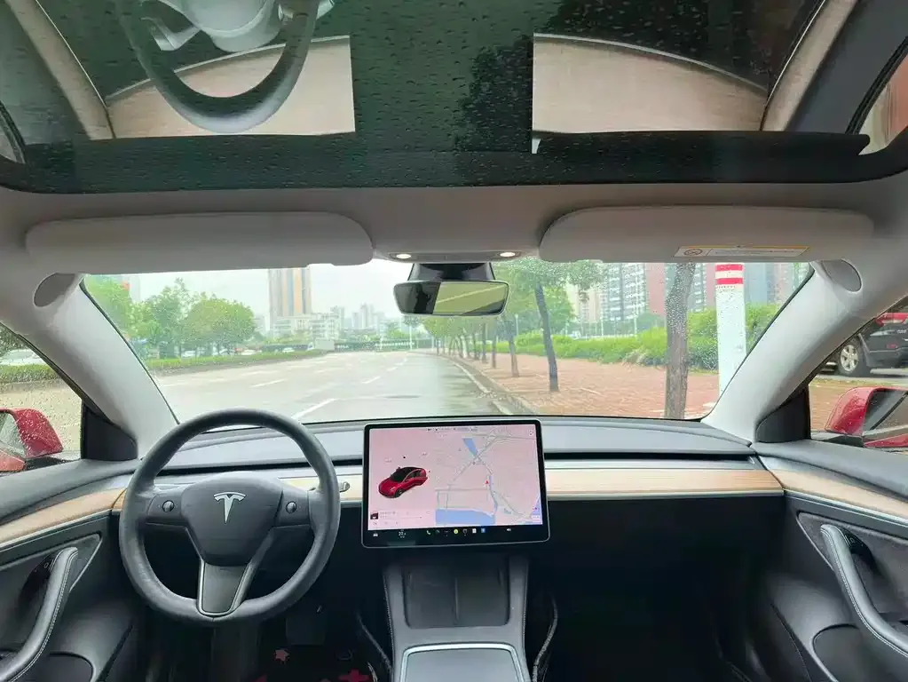 Tesla Model 3 — фото 4