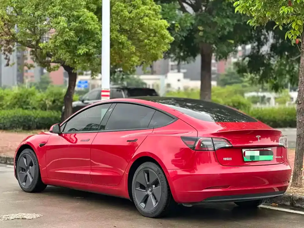 Tesla Model 3 — фото 6