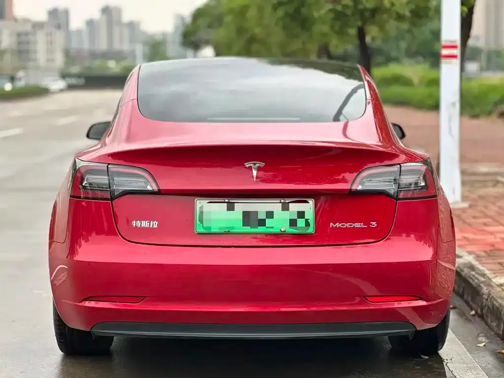 Tesla Model 3 — фото 9