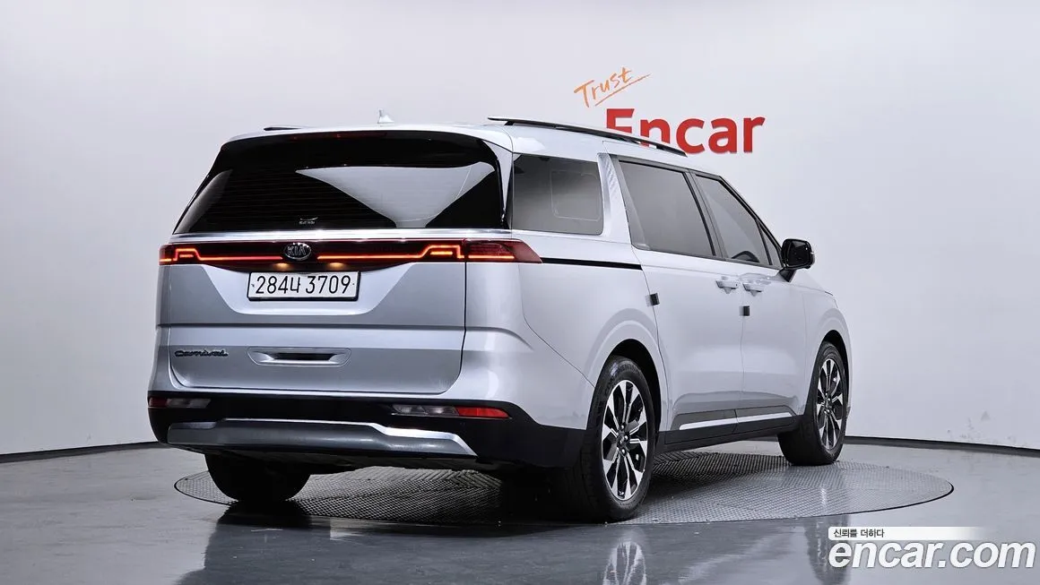 Kia Carnival — фото 6