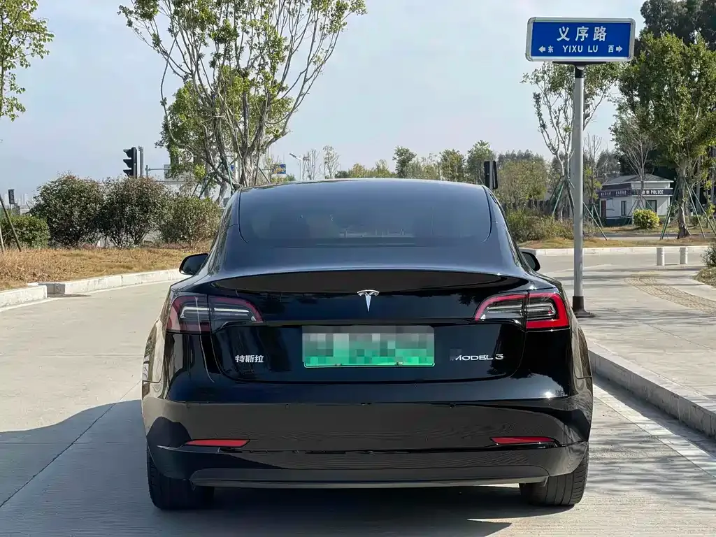 Tesla Model 3 — фото 8