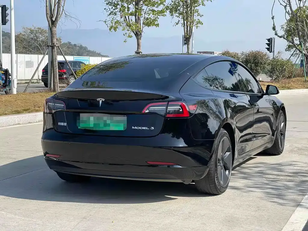 Tesla Model 3 — фото 10