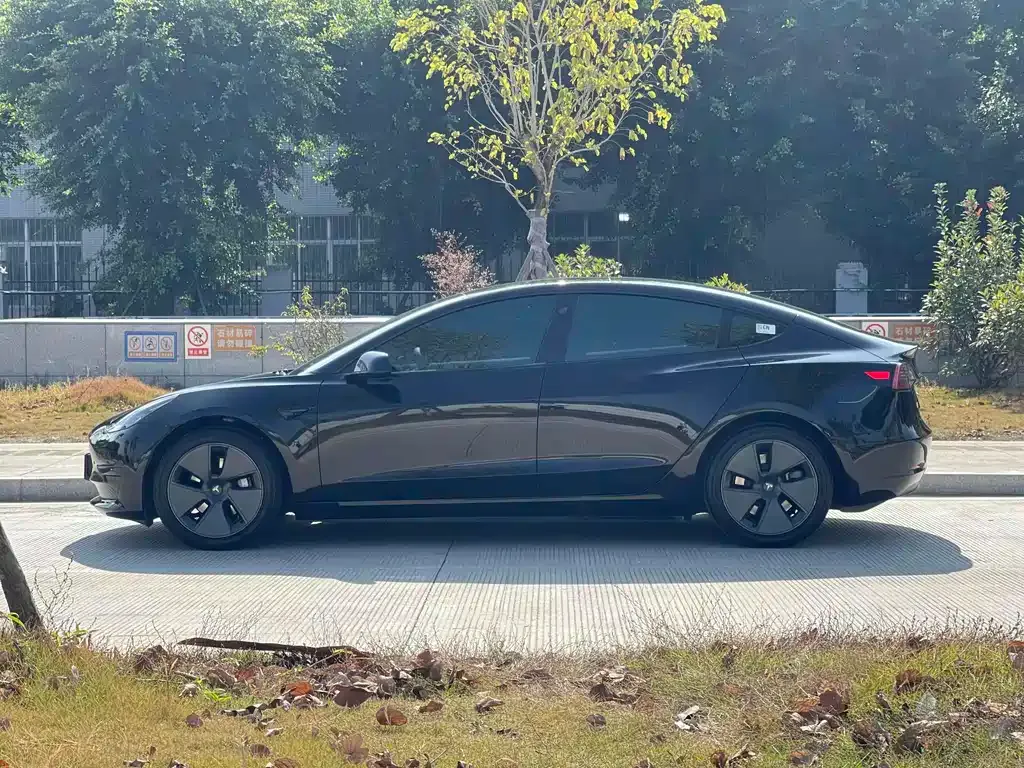 Tesla Model 3 — фото 9