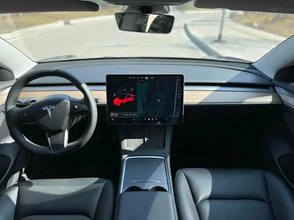 Tesla Model 3 — фото 4