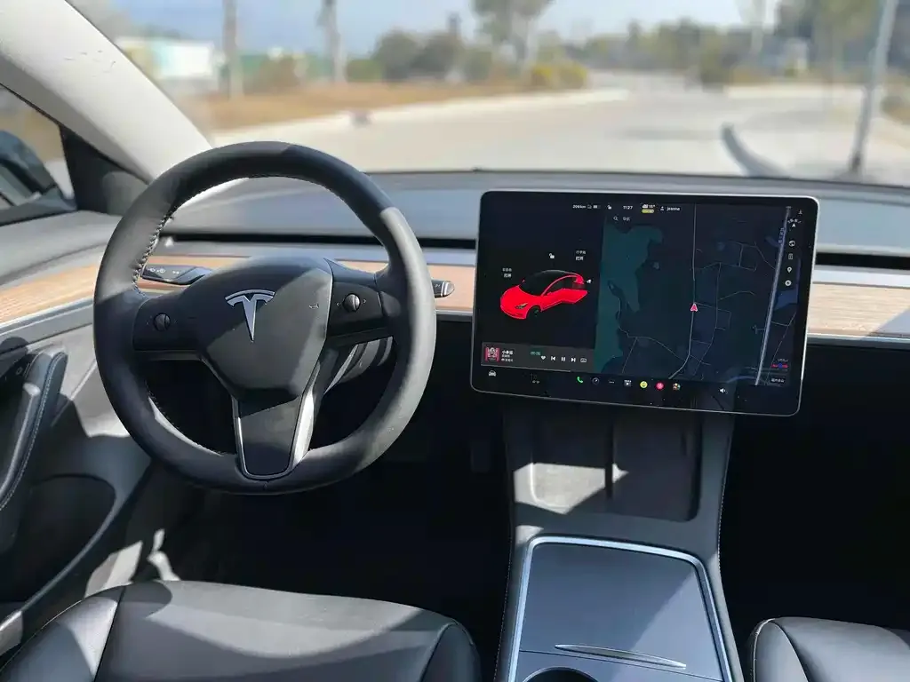 Tesla Model 3 — фото 2