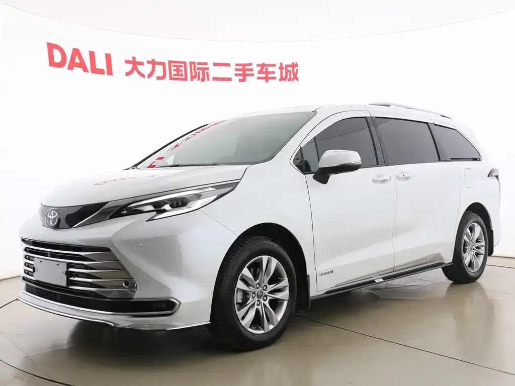 Toyota Sienna — фото 1