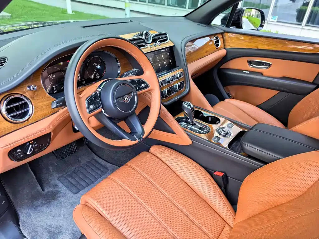 Bentley Bentayga 2021 из CN, фото 8