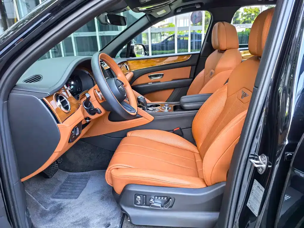 Bentley Bentayga 2021 из CN, фото 2
