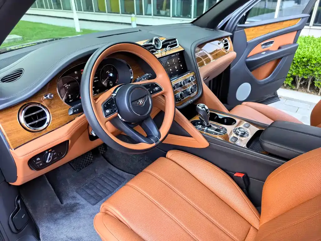 Bentley Bentayga 2021 из CN, фото 4