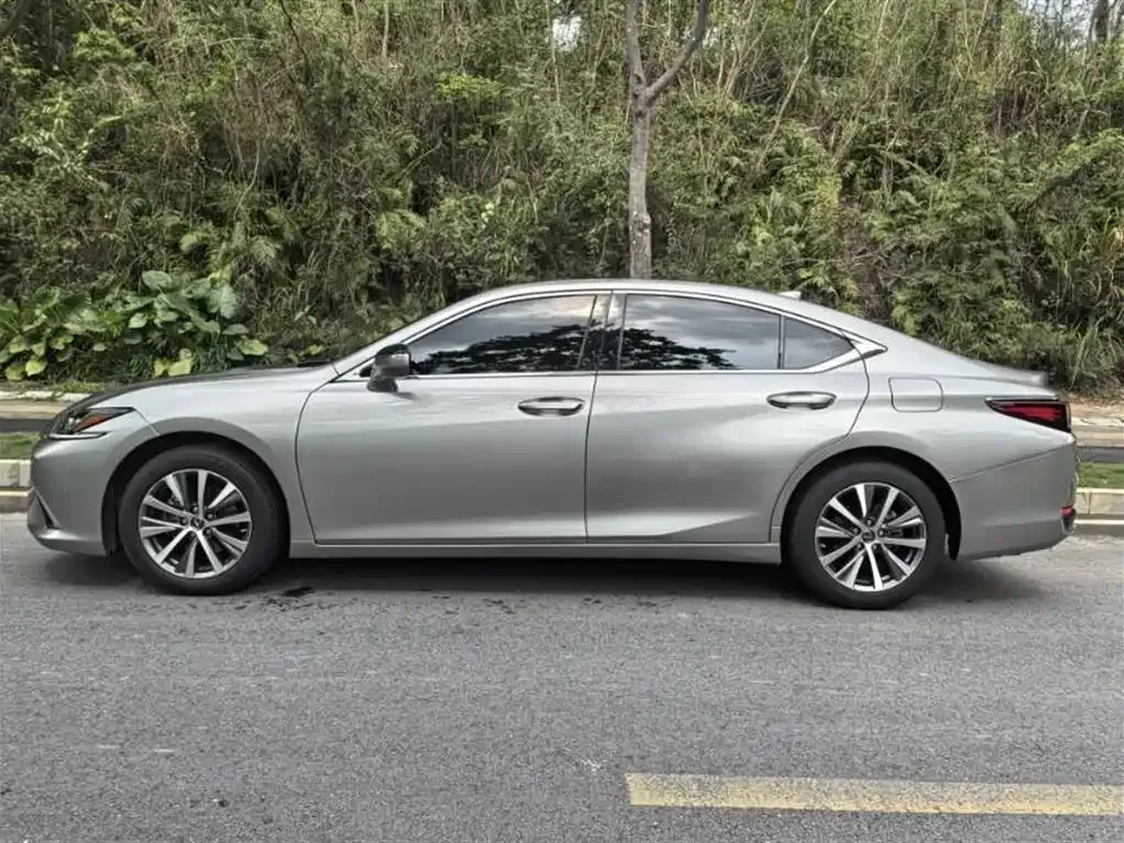Lexus ES — фото 10
