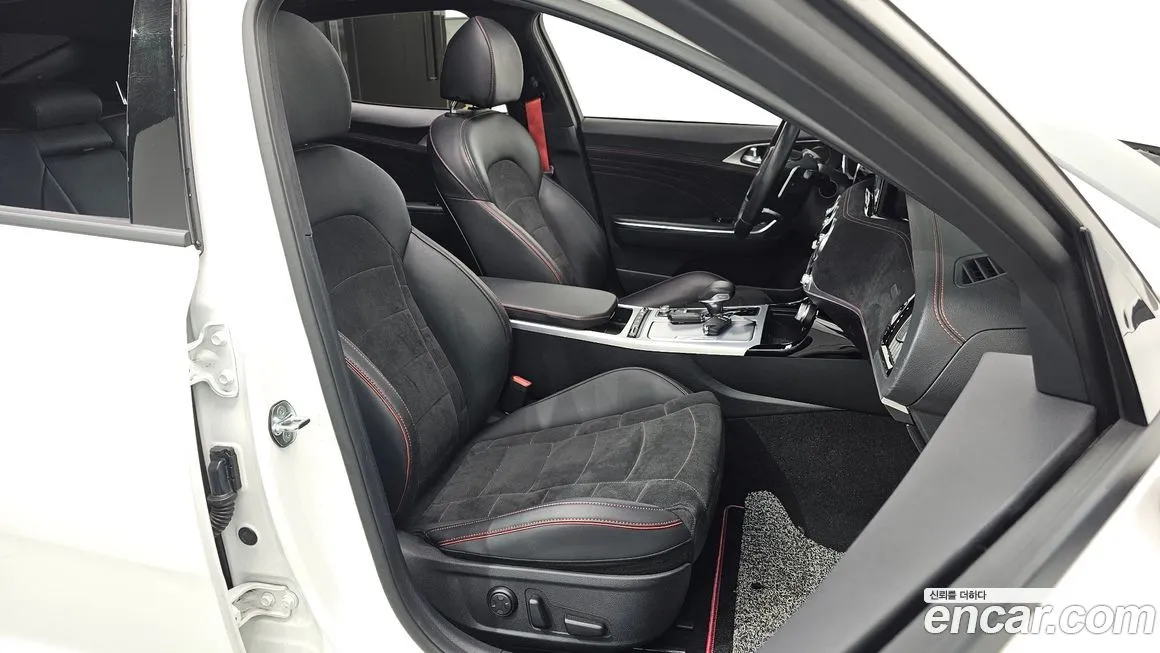 Kia Stinger 2023 из KR, фото 2