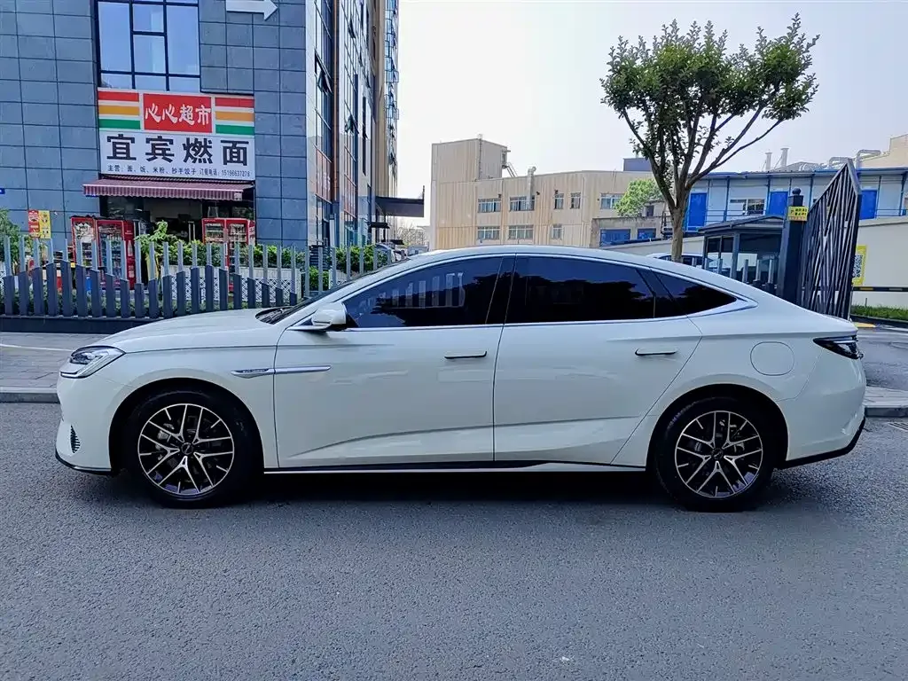 BYD Seal — фото 6