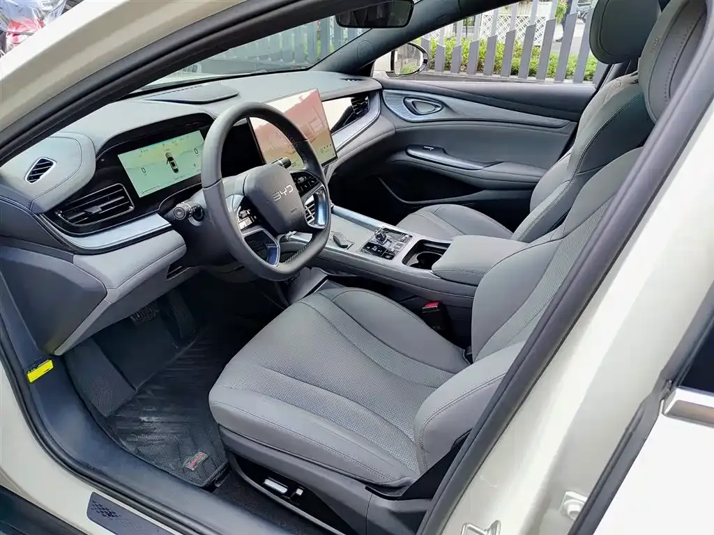 BYD Seal — фото 3