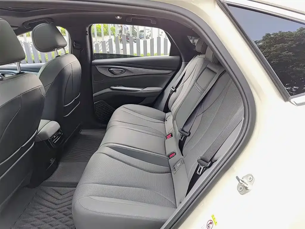 BYD Seal — фото 10
