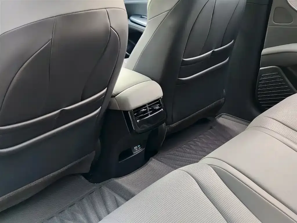 BYD Seal — фото 2