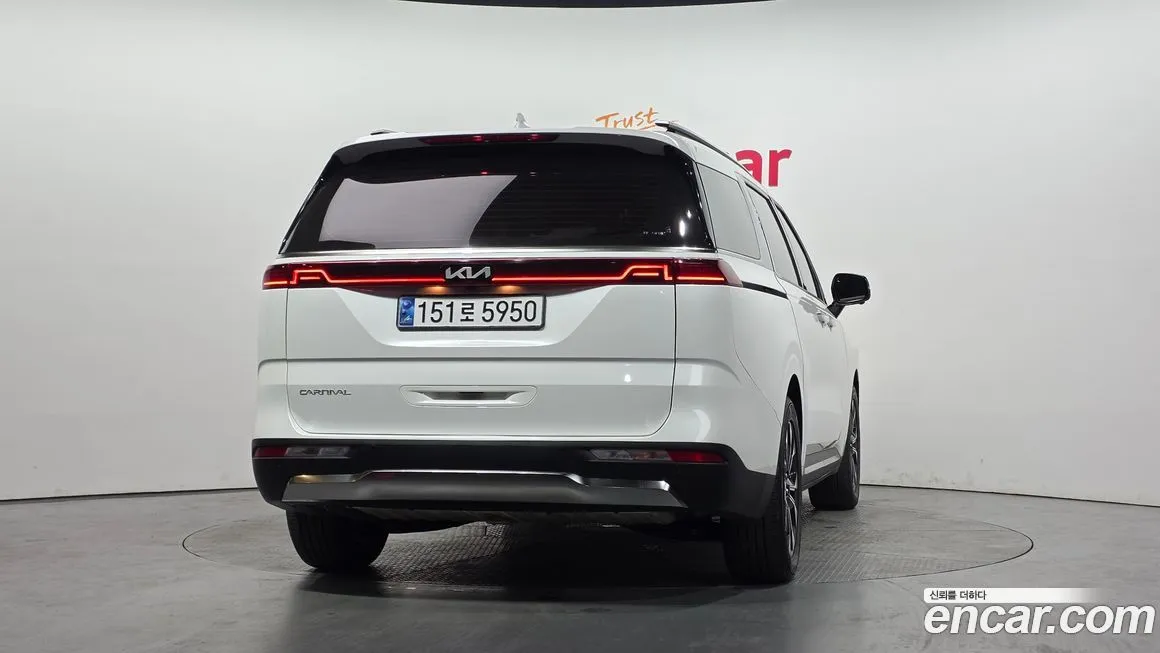 Kia Carnival — фото 10