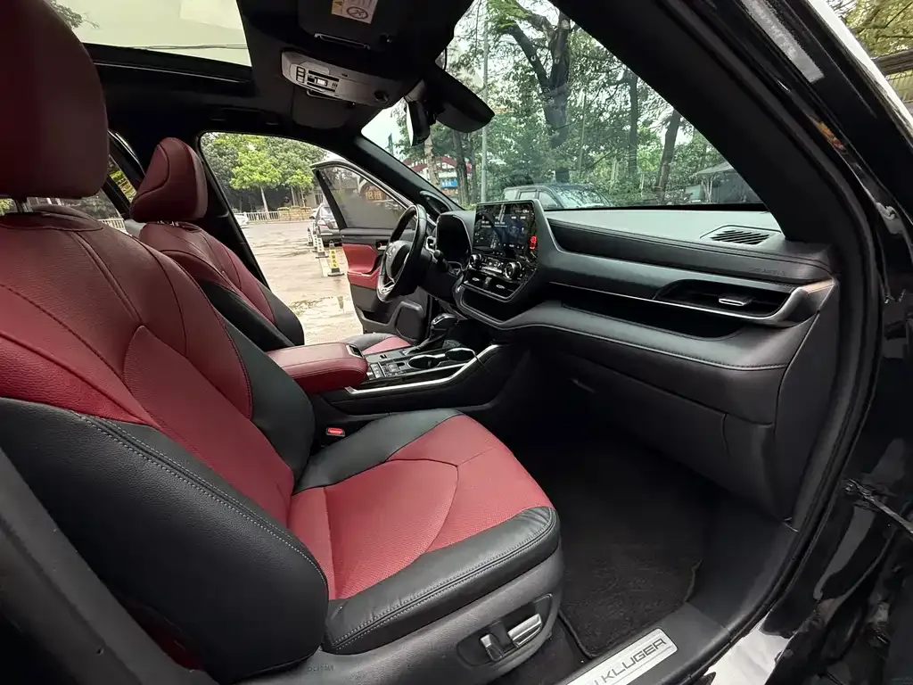 Toyota Crown Kluger 2021 из CN, фото 6